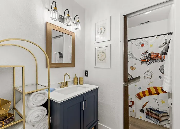 Holiday home Harry Potters Hideaway- Walking Distance To Golf Course, Food, Coffee, Shops, Ice Cream, Athletic Club And More!