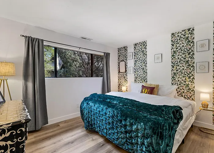 Holiday home Harry Potters Hideaway- Walking Distance To Golf Course, Food, Coffee, Shops, Ice Cream, Athletic Club And More!