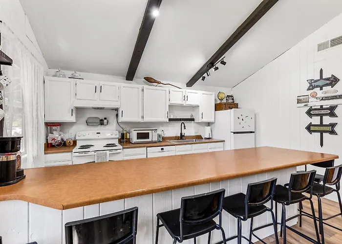 Holiday home Harry Potters Hideaway- Walking Distance To Golf Course, Food, Coffee, Shops, Ice Cream, Athletic Club And More!