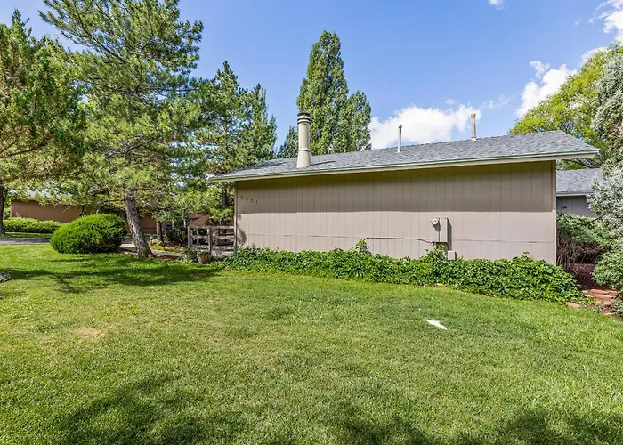 Harry Potters Hideaway- Walking Distance To Golf Course, Food, Coffee, Shops, Ice Cream, Athletic Club And More! Holiday home East Flagstaff